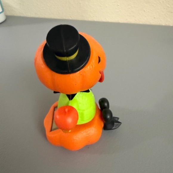 Solar Dancing Jack-O-Lantern Pumpkin Halloween Toy Greenbriar International Used - Picture 4 of 6